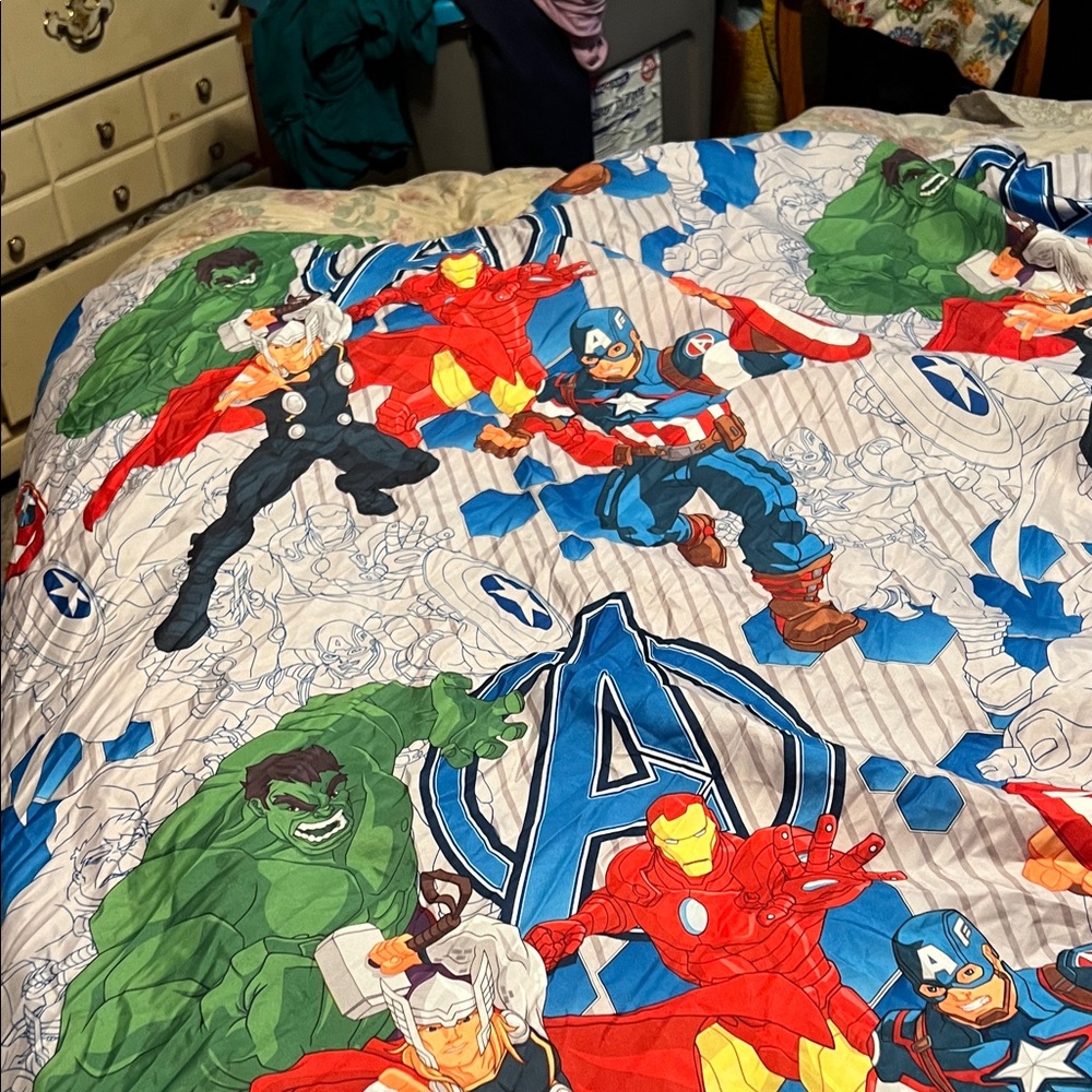 Marvel Avengers twin size fitted and flat and one pillow case- Red, Blue, Green